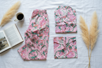 Pijama floral rosa - flat lay fiel al original