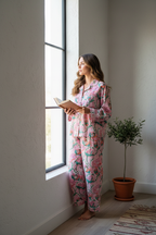Pijama floral rosa - ventana